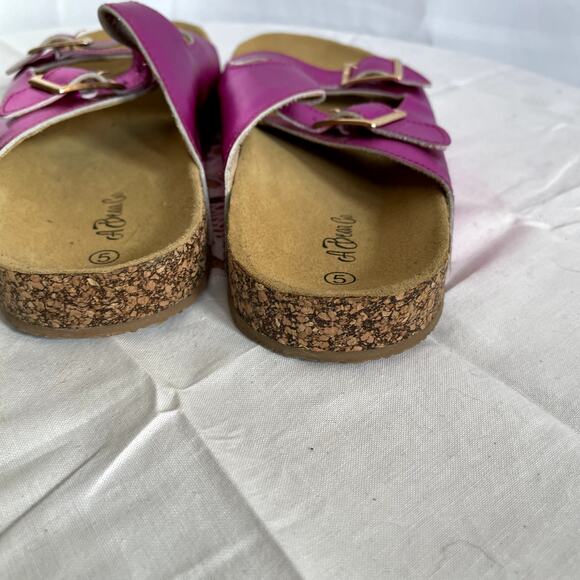 A Bear Co Pink Sandal Size 8 (says 5 but feels like 8) - Picture 6 of 8
